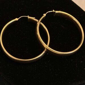 14kt Yellow Gold Hollow Hoop Earrings